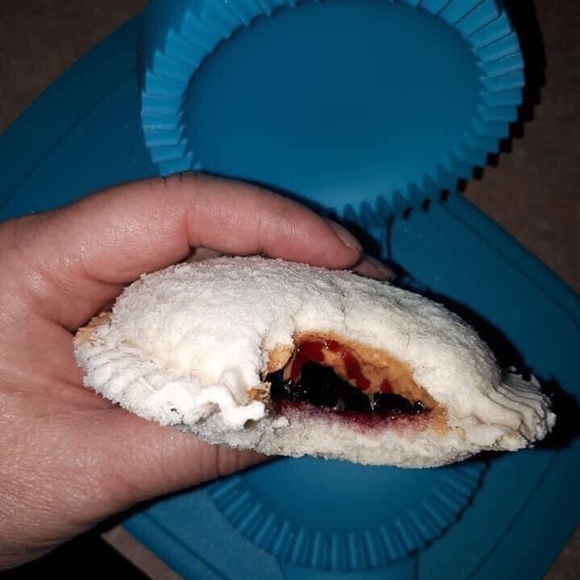 NEW Tupperware Mini Pie Maker - Picture 10 of 10